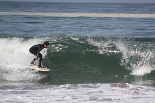 surfing Chile