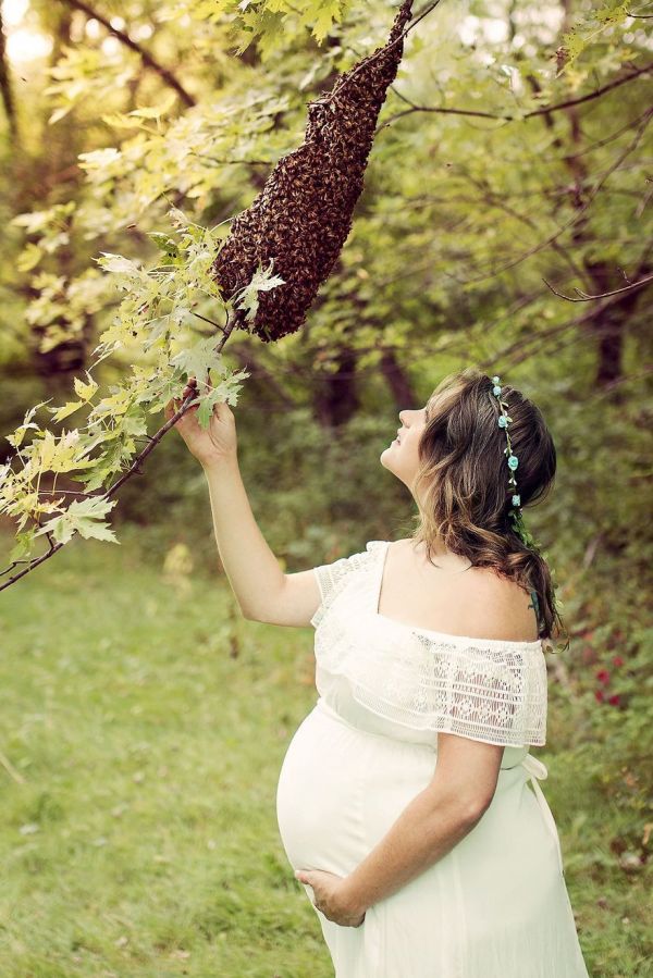 Pregnant Woman Poses With 20 000 Live Bees For Maternity Photo Shoot