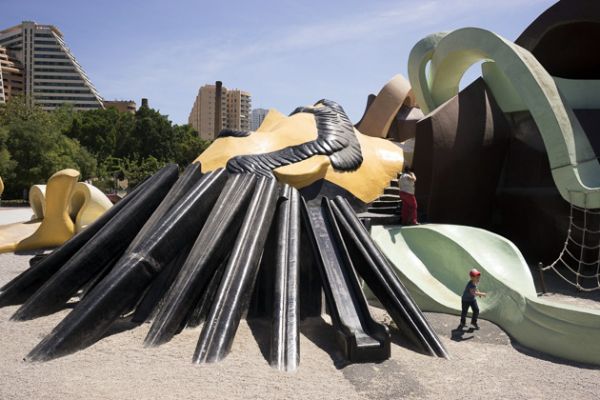 Gulliver’s Park in the Turia Riverbed - Neatorama