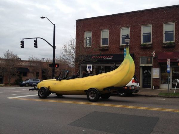 banana car