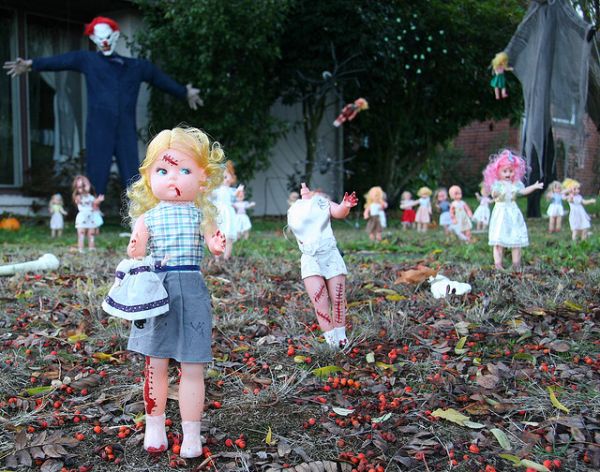 A Scary Way To Decorate Your Lawn - Neatorama
