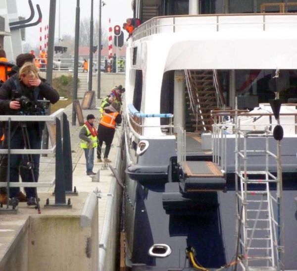 Photo A Yacht Crossing a Highway Neatorama