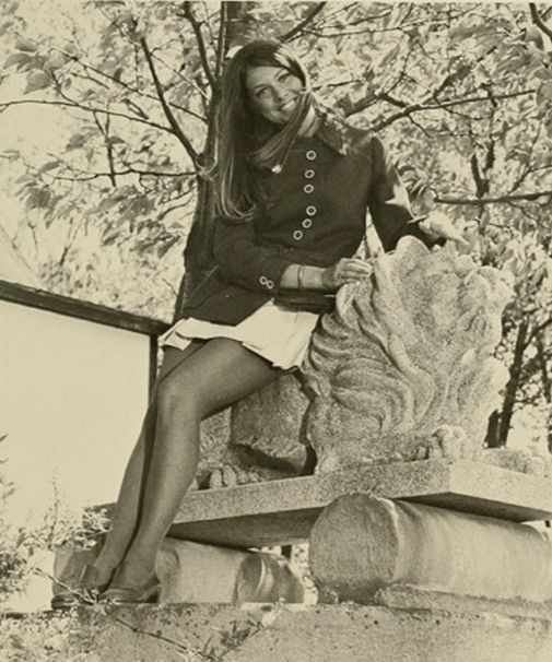 Vintage Photos From the Days in Which Miniskirts Were Dar picture