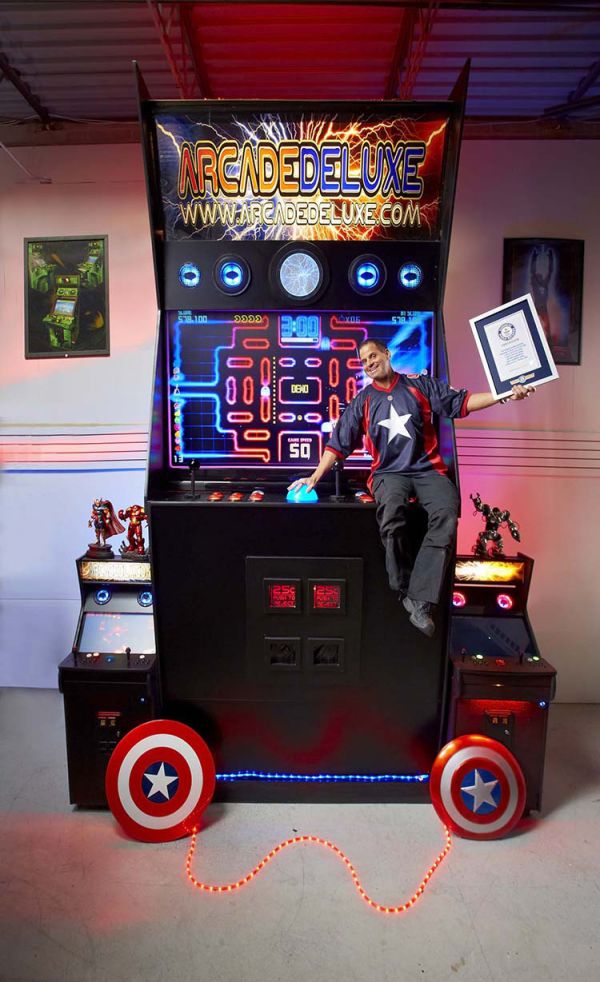 World s Largest Arcade Cabinet Built To Make Gamers Feel Like A Kid 