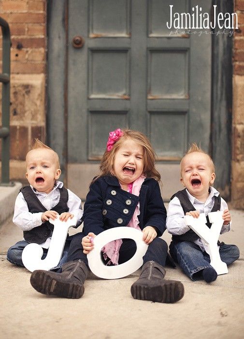 14 Hilarious Family Christmas Photos Neatorama cute-family-picture-funny-family-christmas-pictures-family