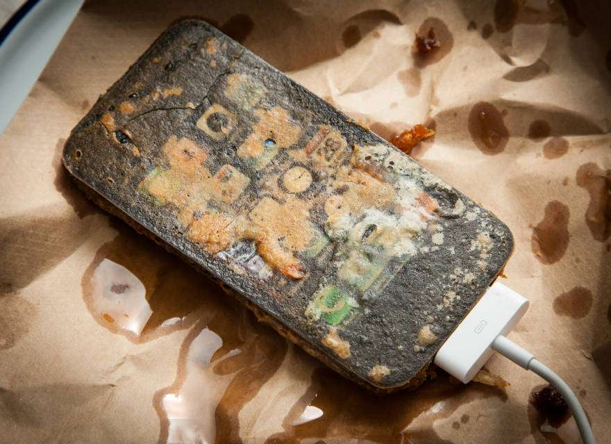 http://uploads.neatorama.com/spotlight/wp-content/uploads/2012/06/880Deep-Fried-Gadgets085.jpg