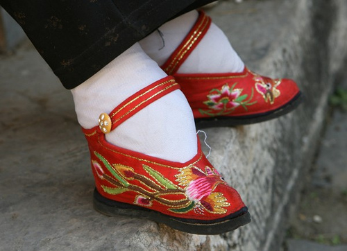 the-bygone-practice-of-foot-binding-in-china-neatorama