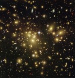 577px-Gravitationell-lins-4