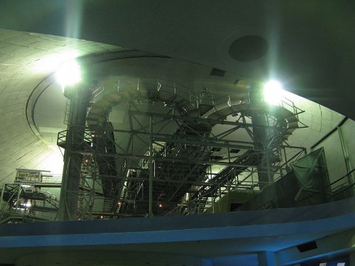 800px-WDW_SpaceMountain_LightsOn