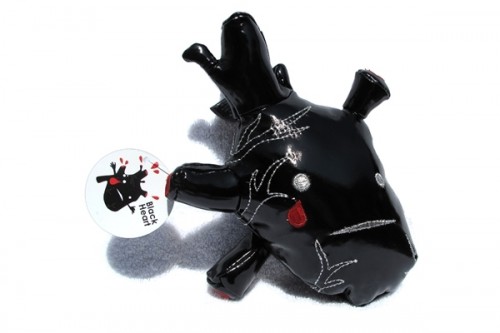 Black-Heart-Plush_3646-l