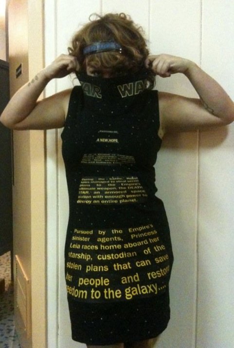 star-wars-scroll-dress