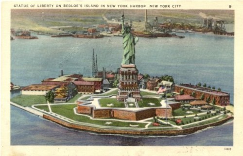 StatuePostacard
