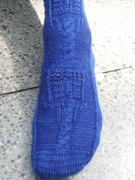 tardis_knit_socks