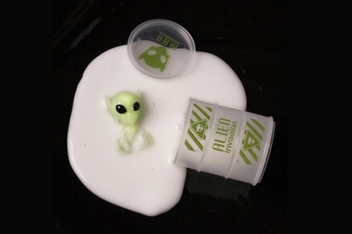 Alien-Invasion-Glow-in-the-Dark-Goo_13740-l