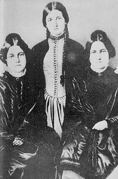 230_fox_sisters