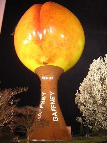 450px-GaffneySCPeachoidAtNight
