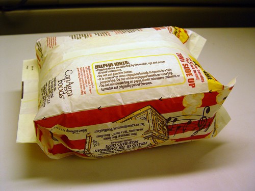 800px-Popcorn_bag_popped
