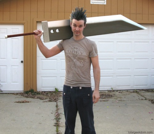 Giant-Sword-Costumeless-1024x890