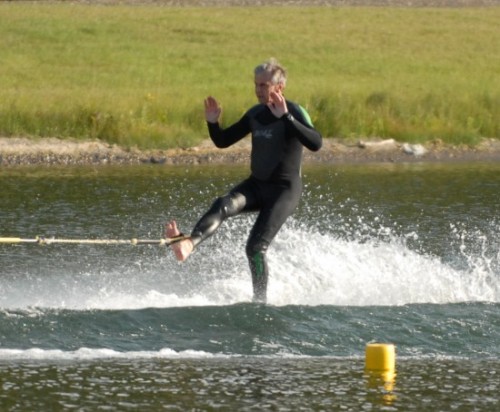 Smoking-Man-Skiiing-550x454
