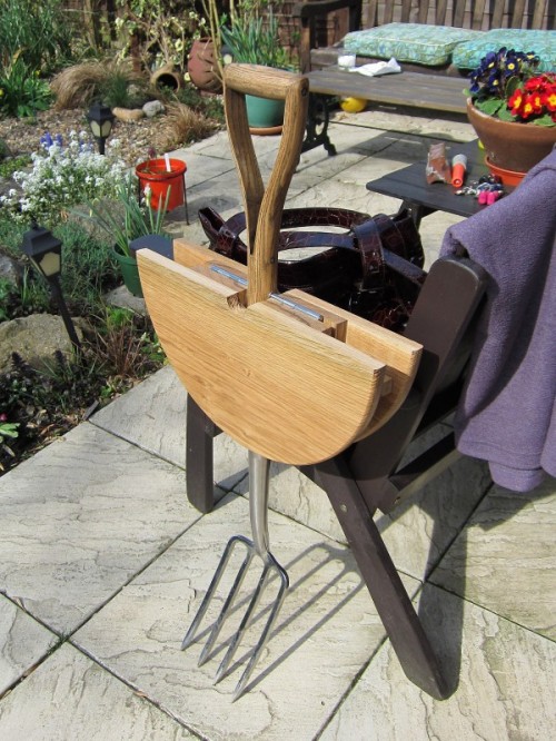 garden fork table 2
