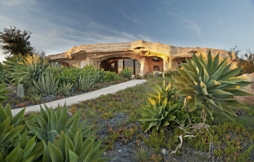 dick-clark-lists-unusual-malibu-retreat-1-610x389
