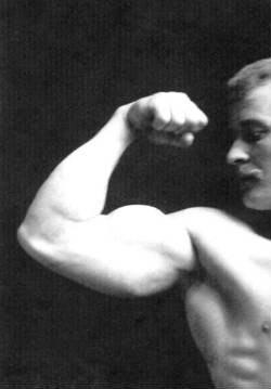 250Eugene_Sandow1896_01