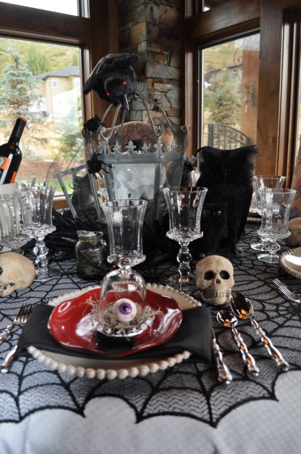 Over 20 Wonderful Decorating Ideas For A Halloween Dinner Party - Neatorama