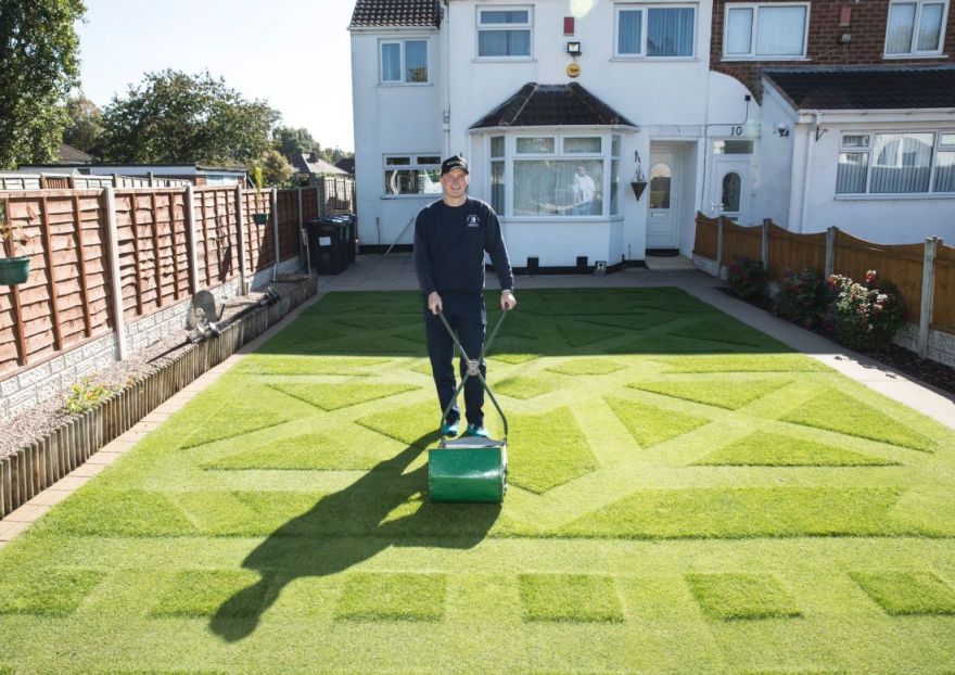 Man Mowed Intricate Geometric Patterns to Win Creative Lawn Stripes