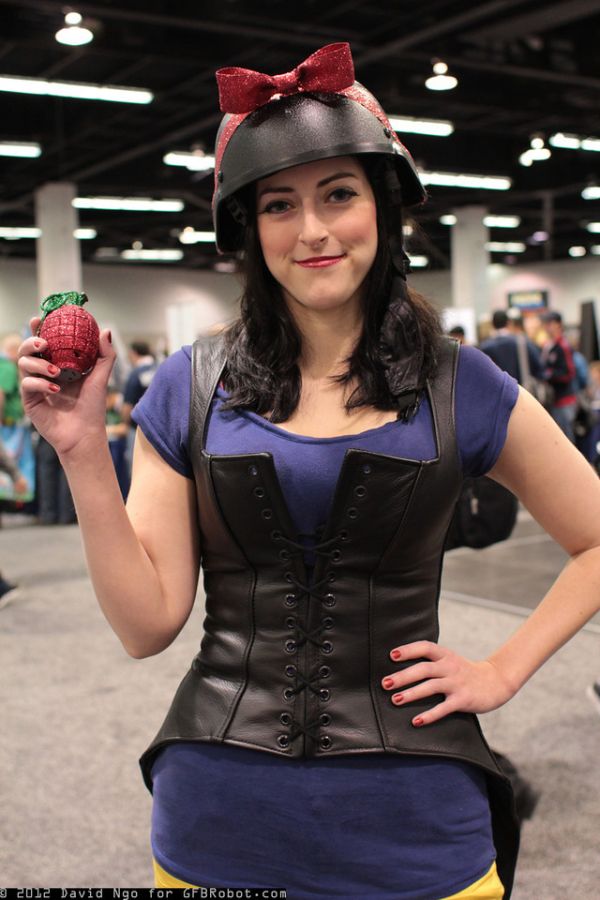 16 Great Works of Snow White Cosplay - Neatorama