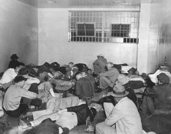 Vintage Photos Of Prisoners Celebrating Christmas In Jail - Neatorama