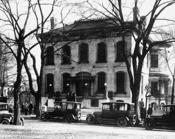 Lemp Mansion: Tales of a Cursed Family and Their Haunted House - Neatorama