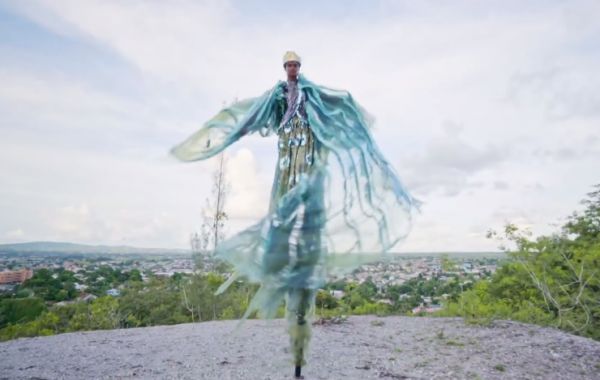 Dance in Trinidad: Moko Jumbie On 9-Foot Stilts - Neatorama