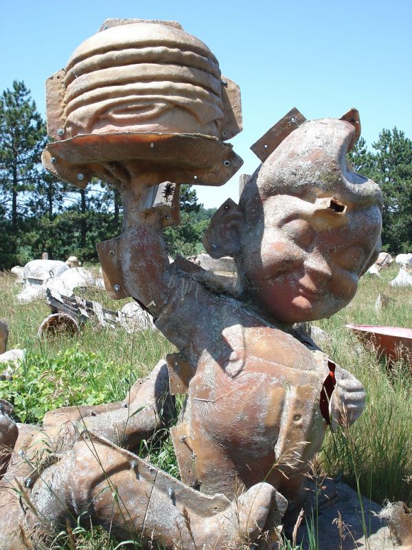 The Fiberglass Statue Graveyard of Sparta - Neatorama